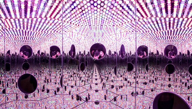 【现场】草间弥生上海个展开幕：在“会跳舞的房子”里与波点共鸣歌唱