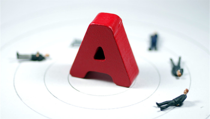 这63只个股业绩亏损超10亿元但股价猛涨，最高涨幅达147%