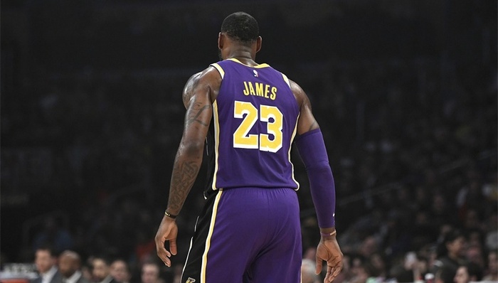 【体育晚报】詹姆斯生涯总得分超越乔丹 王简嘉禾打破女子1500自亚洲纪录