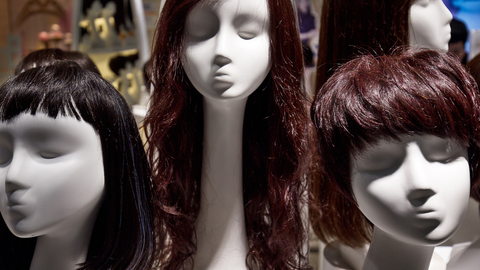 【特写】放弃上海40万年薪，去卖假发给黑人