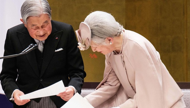 日本明仁天皇在宫中三殿报告退位，换代仪式正式启动