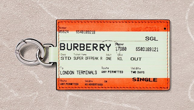 【是日美好事物】还原度满分的Burberry地铁票钥匙扣，温暖洋溢的TOM FORD“太阳亲吻”粉饼