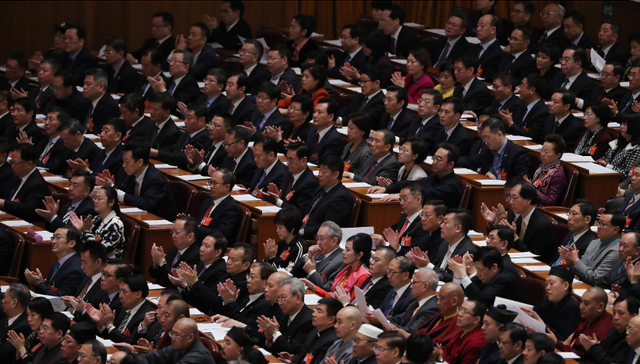 十三届全国人大二次会议收到代表议案491件，比去年增长51%