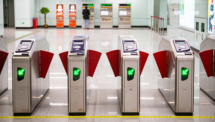 地方新闻精选|广州地铁就要求乘客卸妆进站致歉 北京严查超前教学叫停60多家机构