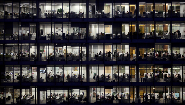 如何把美国人从水深火热的工作里拯救出来？