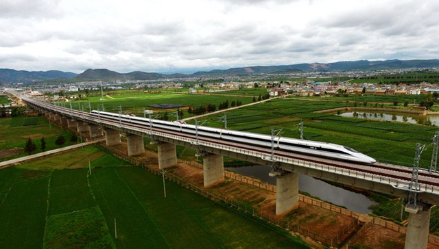 香格里拉,通车,铁路穿越,铁路建设,铁路部门,机构观点,往返,哈巴雪山,玉龙雪山,自然保护区