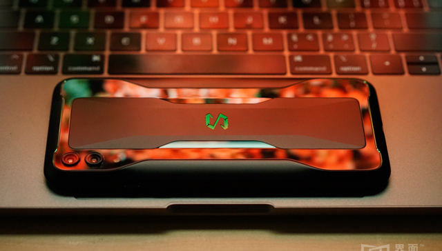 【上手】我用了黑鲨游戏手机2，它真的能让我在战场快速上分吗？