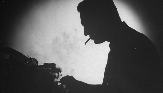 为什么政治小说里的记者角色不如犯罪小说里的重要？