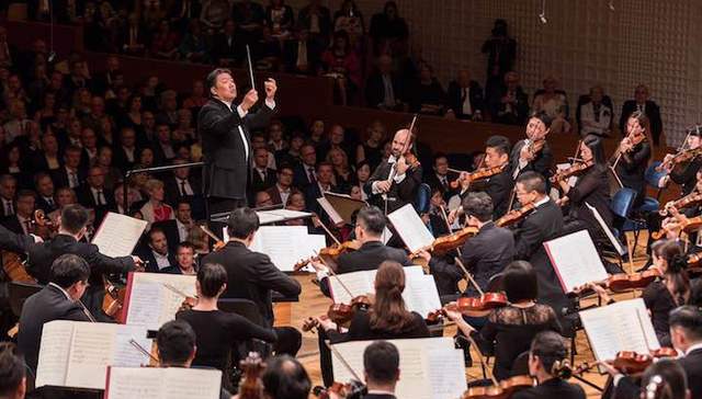 上交音乐总监余隆“霸屏”英国《留声机》杂志封面