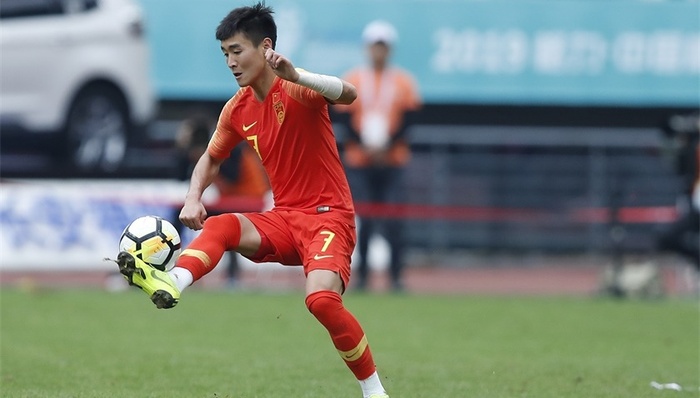 【体育晚报】韦世豪被恒大停赛一个月 胡歌出演李娜电影男主角