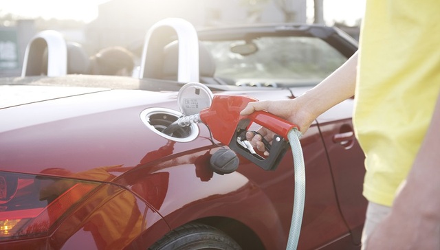 油价公告板，成品油价格调整