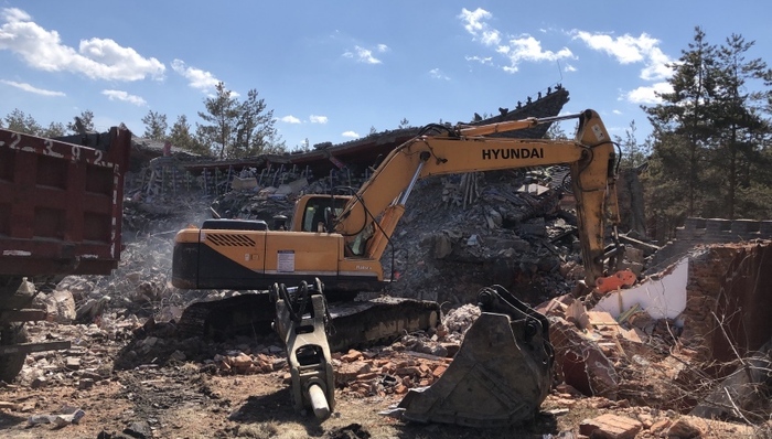 违法建筑,调查组,军马场,协调组组,采伐,农业发展,恢复植被,违建,违法行为,建筑群