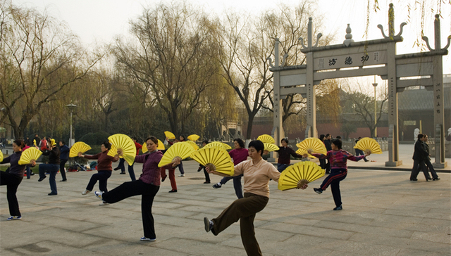 地方新闻|天津广场舞音量过大拒改将受罚 山西将建教师个人师德档案