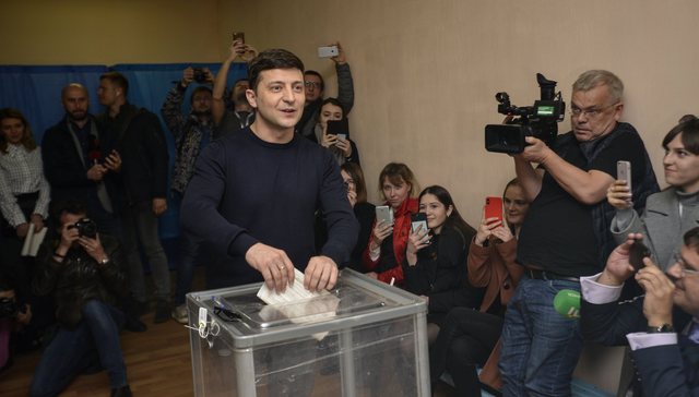 喜剧演员领跑乌克兰大选，选民高投票率引发舞弊质疑