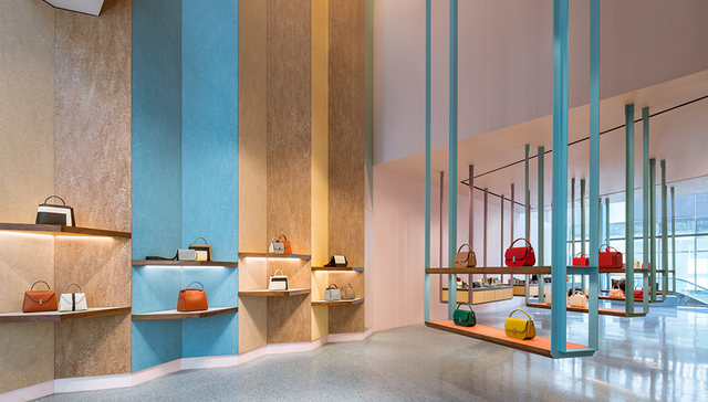 【专访】苏明玉竟有三只这牌子的包，Valextra将如何把它卖给更多人？