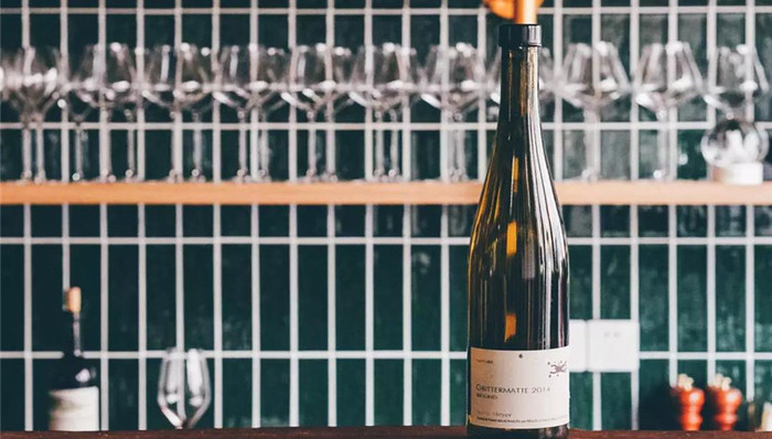 我们找了资深侍酒师，告诉你春天要喝什么酒