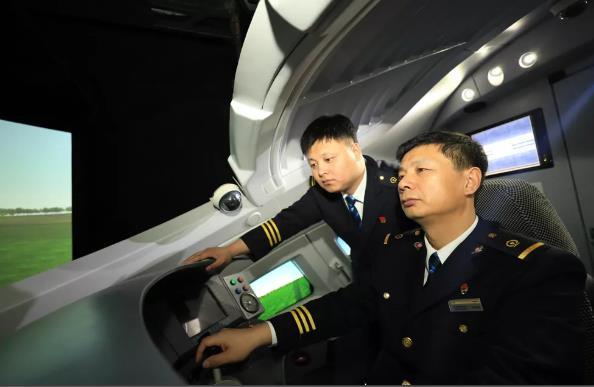 邢云堂,追梦人,新媒体,高寒地区,沈阳铁路机械学校,驾照,联试,哈大,复兴号,禁区