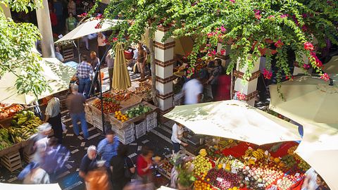【深度】砸钱，刷单，挖角：京东美团拼多多都盯上了这个新市场