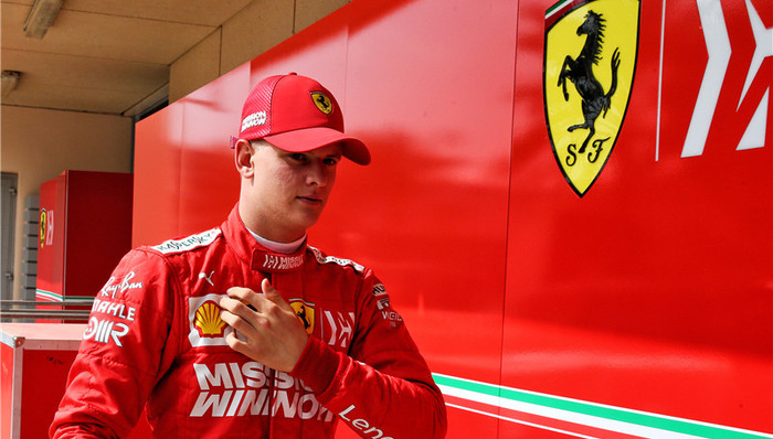 米克-舒马赫F1首秀的幕后故事：姓氏曾让他不堪重负