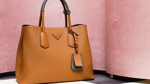 快看｜Prada和Miu Miu下调中国内地商品零售价格