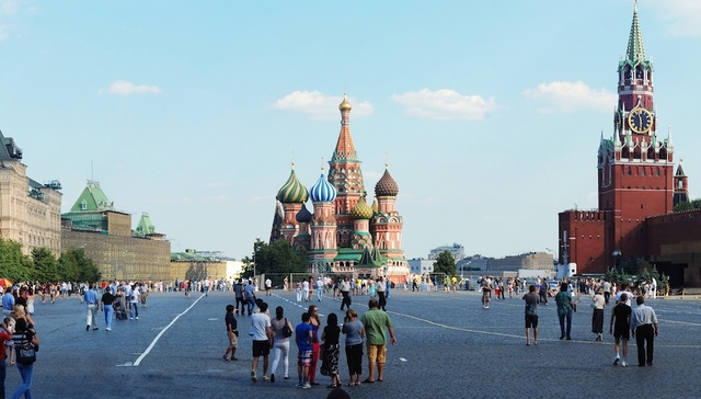 环游世界的俄罗斯情侣，还是很想回家 | 千禧的忧伤①