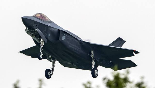 日本一架F-35A战机坠毁飞行员下落不明，未来采购或受影响