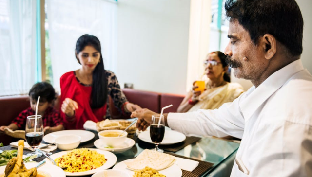 茶、辣椒和外卖：口味偏好与英国穆斯林的身份认同