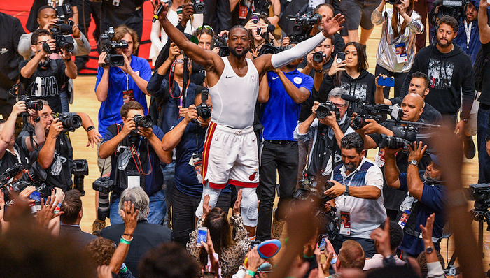 【体育晚报】韦德诺天王主场谢幕同砍30分 中国女篮杨力维获WNBA合同