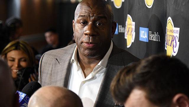 从踌躇满志到狼狈收场，魔术师没能改变湖人破败命运