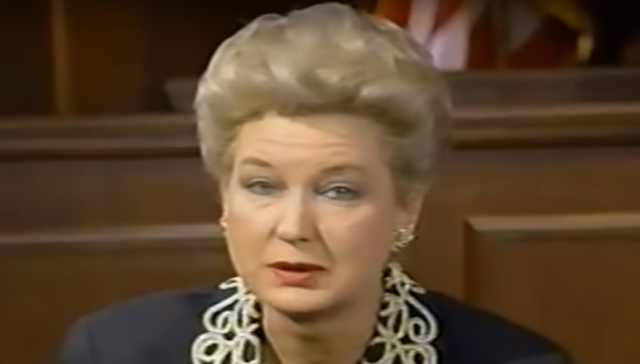 针对特朗普亲姐的一项调查已自动结束，只因这位法官姐姐退休了