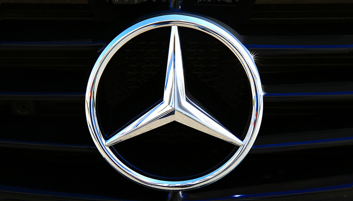 奔驰回应1.5万金融服务费：一向依法依规运营