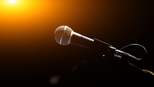 陕西消协回应“奔驰女车主被收取金融服务费”：消费者不知情时被收费是不合法的