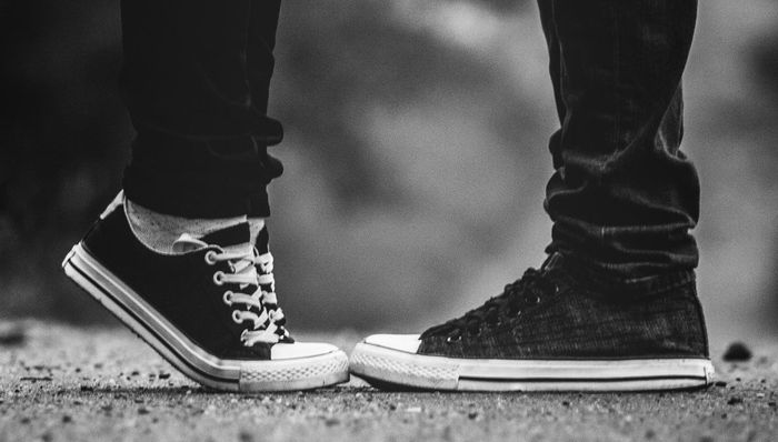 游走在“蹭与被蹭”之间，老国货回力刮起“山寨风”