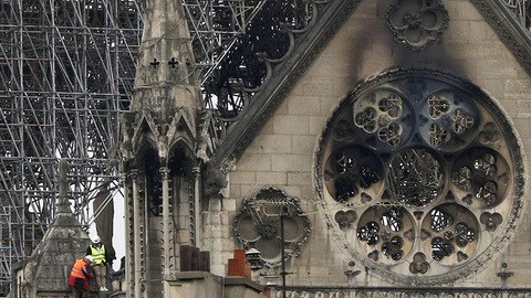 商界巨鳄“拼捐”7亿欧元重建款，这些年巴黎圣母院等得太久了