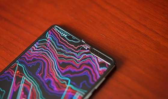 折叠手机,AMOLED,Youtube,三星公司,坏点,手机背面,Fold,屏幕保护膜,战争,小突起