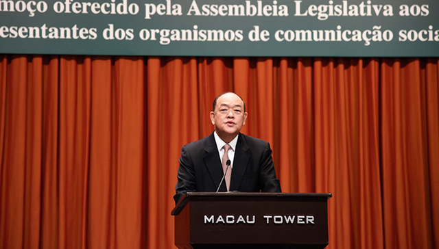 澳门特区立法会主席贺一诚宣布参选新任特首