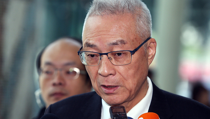 吴敦义表态：征召韩国瑜参选2020