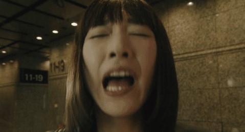 妈，求求你别拍我了！