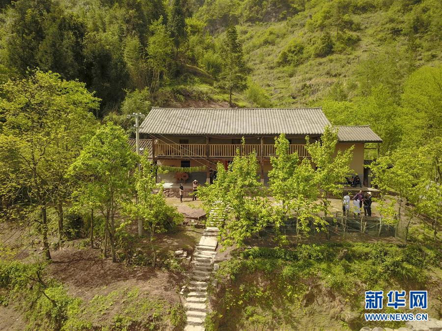 （新华全媒头条·图文互动）（9）深深的牵挂 殷殷的嘱托——习近平总书记考察重庆回访记