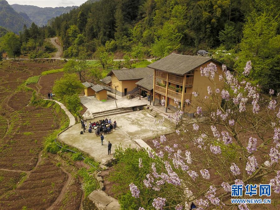 （新华全媒头条·图文互动）（13）深深的牵挂 殷殷的嘱托——习近平总书记考察重庆回访记