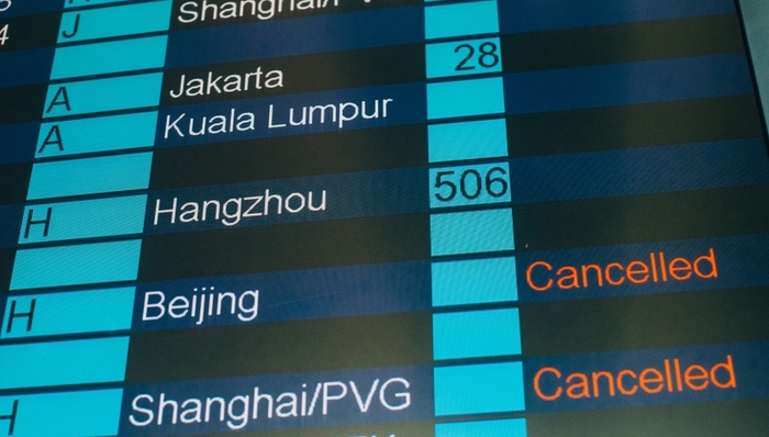 广州发布13年来最早暴雨红色预警信号，200航班受影响