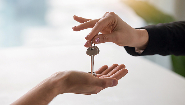 半价,大学毕业生,绝杀,呼市,成交面积,楼市,中原地产,往届毕业生,救市,调整压力