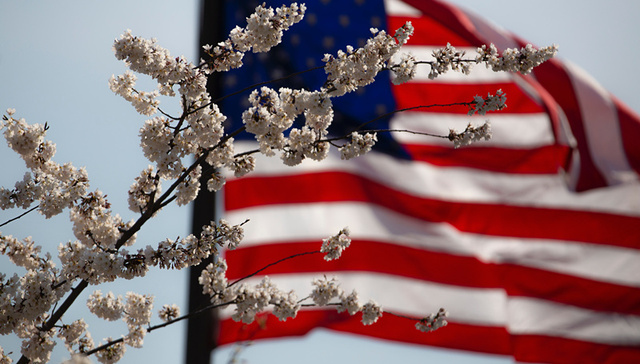 【出国早报】美国移民沾大麻将被剥夺身份；澳大利亚面临史上最大移民申请积压；美国又制造“学术交流障碍”