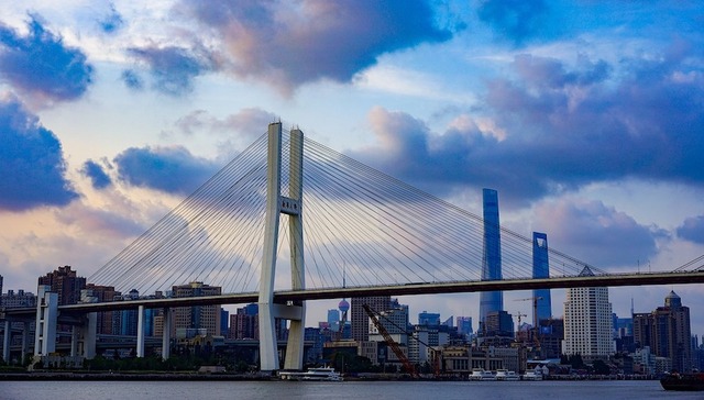 城市定位,用地控制,创新发展,城市郊区,一网通办,协同创新