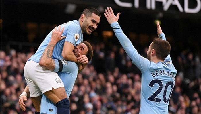 【体育早报】曼城赢下德比登顶英超 许昕止步世乒赛男单第三轮