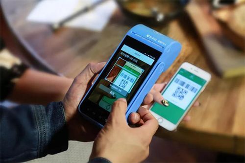 蓝鲸资讯：拉卡拉支付挂牌深交所，首日盘中涨停至47.92元，联想为第一大股东