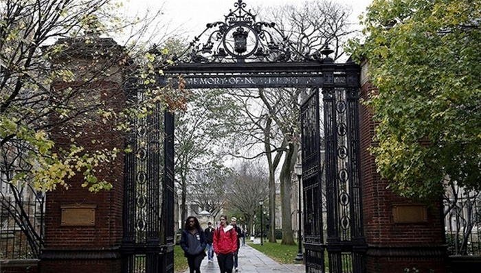 美高校招生丑闻曝出中国家庭，为上耶鲁行贿百万美元冒充足球特招生