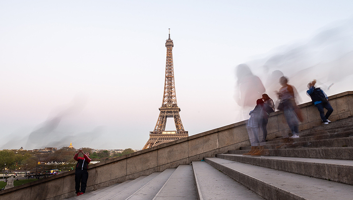 【出国早报】法国接受申根签证申请量最多；阿布扎比允许外国人购买永久地权房；美招生舞弊案曝出中国家庭
