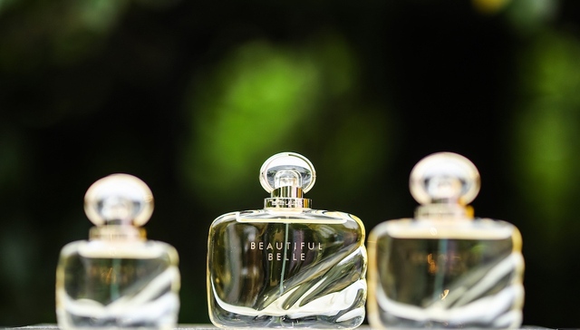 【是日美好事物】雅诗兰黛Beautiful Belle充满恋爱香气，日本迪斯尼“唐老鸭旅行”周边玩味十足