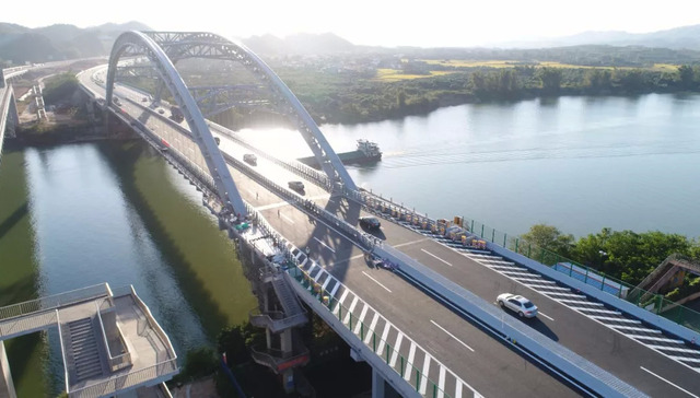 时代楷模,政治品格,英雄本色,机组,大爱,新时代,座舱,藏区,雪线,养路工